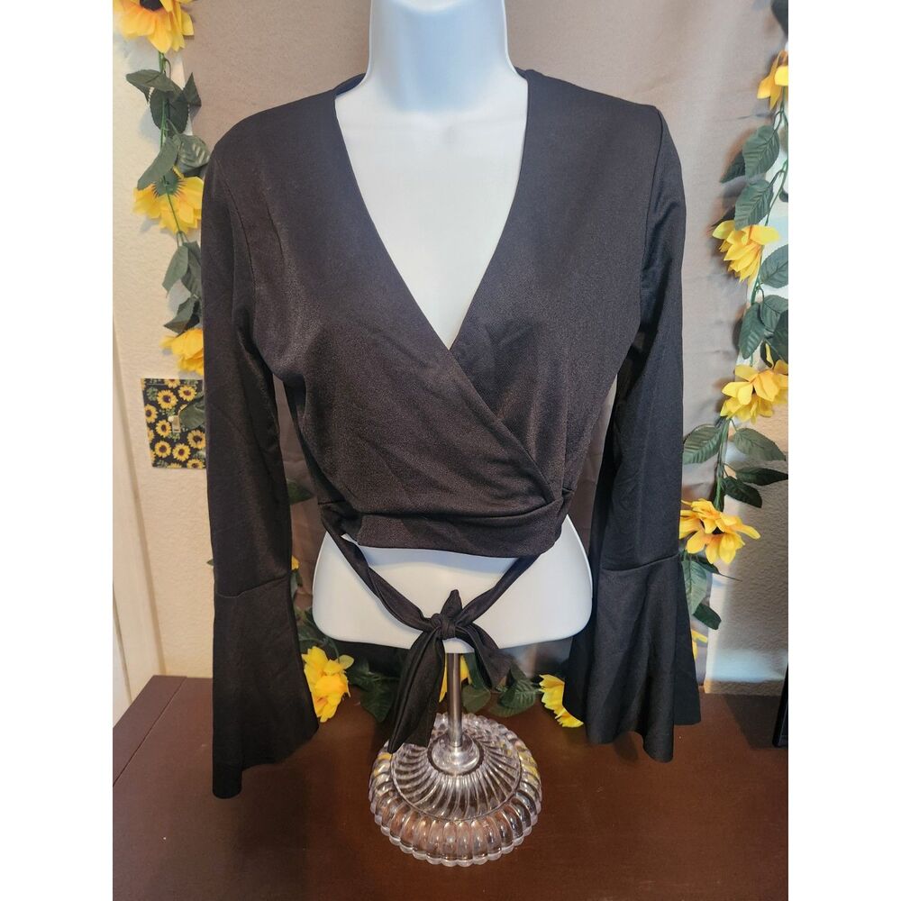 NWT PrettyLittleThing Black Wrap Crop Top Flare Sleeves Tie Front Size US 6